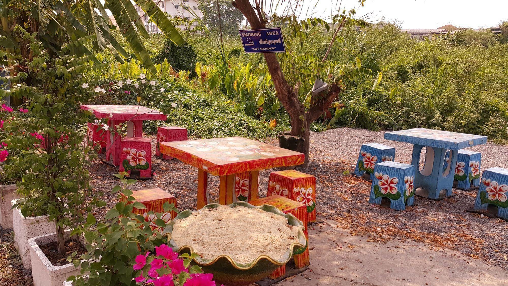 Suansin Art Garden Aparthotel Ban Lat Krachaeng Exterior photo