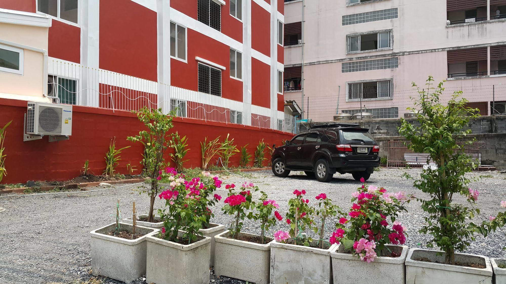 Suansin Art Garden Aparthotel Ban Lat Krachaeng Exterior photo